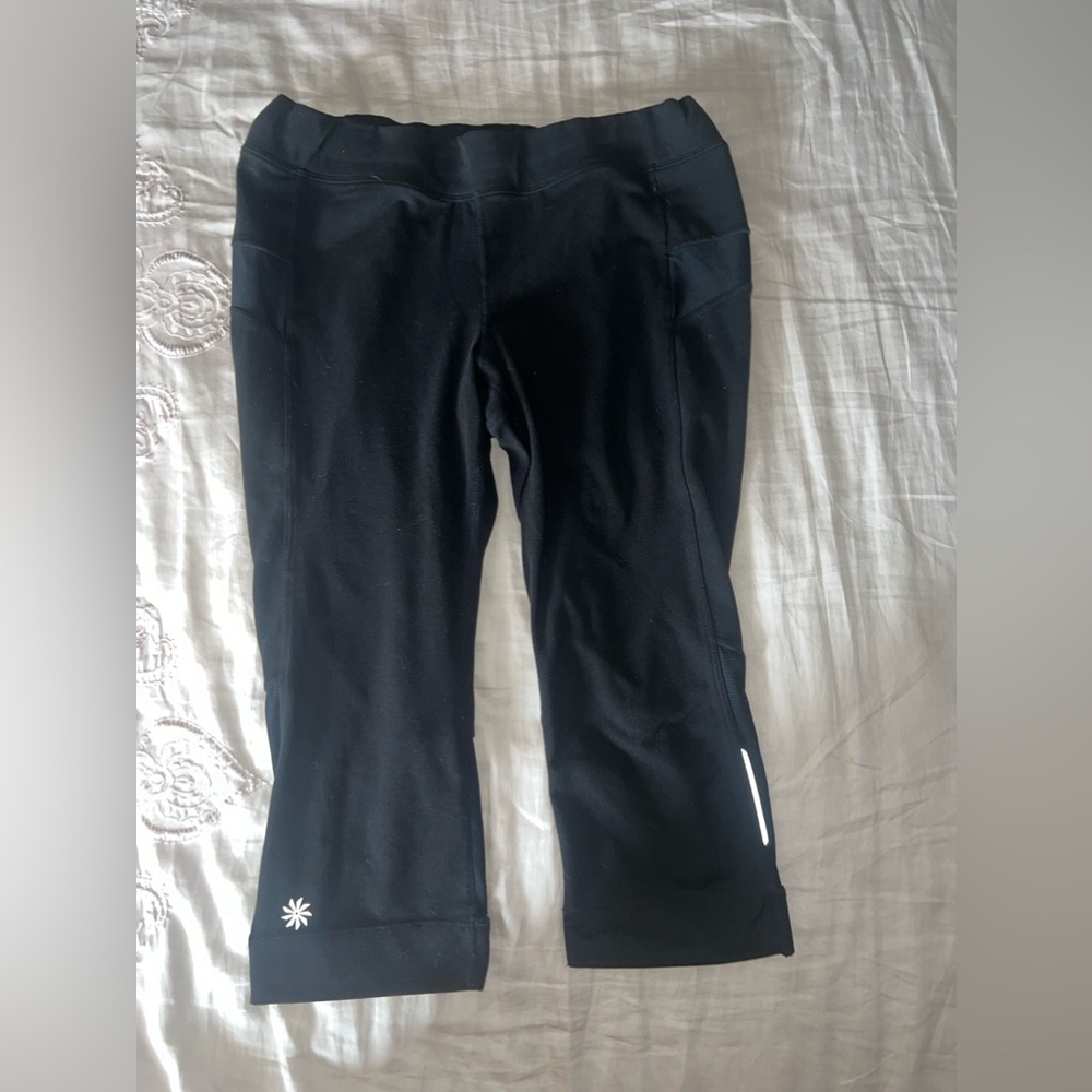 Athleta Cropped Black Capri Leggings Size M